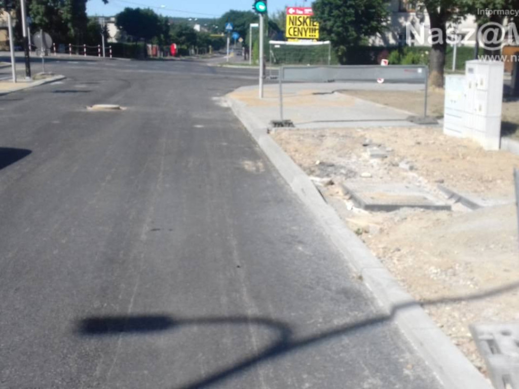 Rondo przy policji przybiera ostateczny kształt