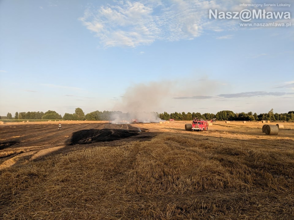 Pożar maszyny - uratowano budynki. Pomogli strażacy i sąsiedzi [ZDJĘCIA I FILM z drona]