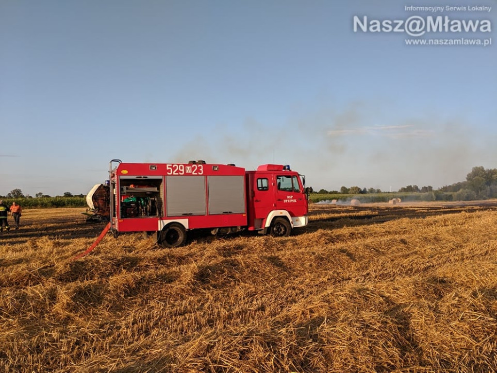 Pożar maszyny - uratowano budynki. Pomogli strażacy i sąsiedzi [ZDJĘCIA I FILM z drona]