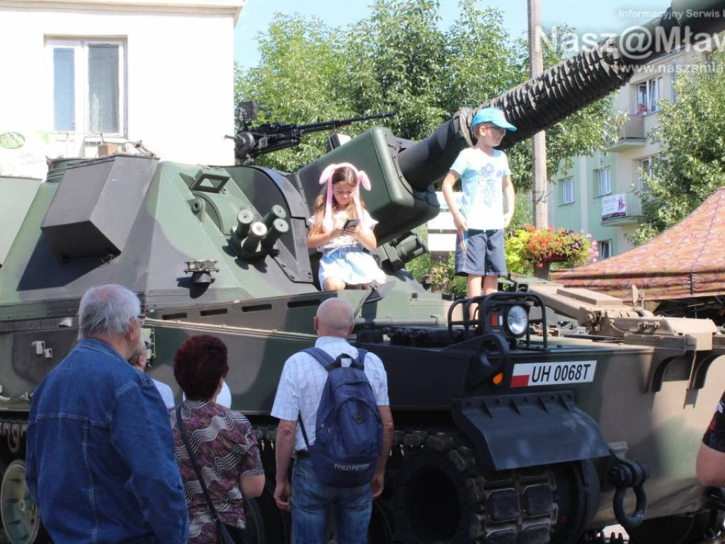 Piknik militarny w Mławie. FOTORELACJA