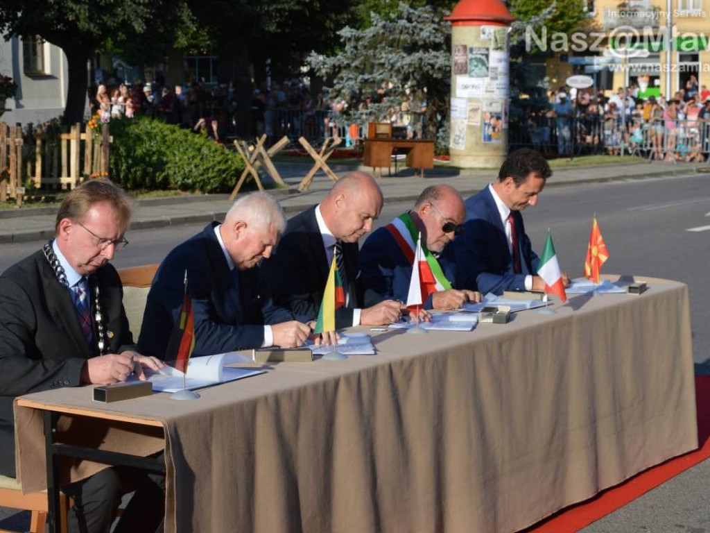 FOTORELACJA: Defilada podczas obchodów 80. rocznicy bitwy pod Mławą