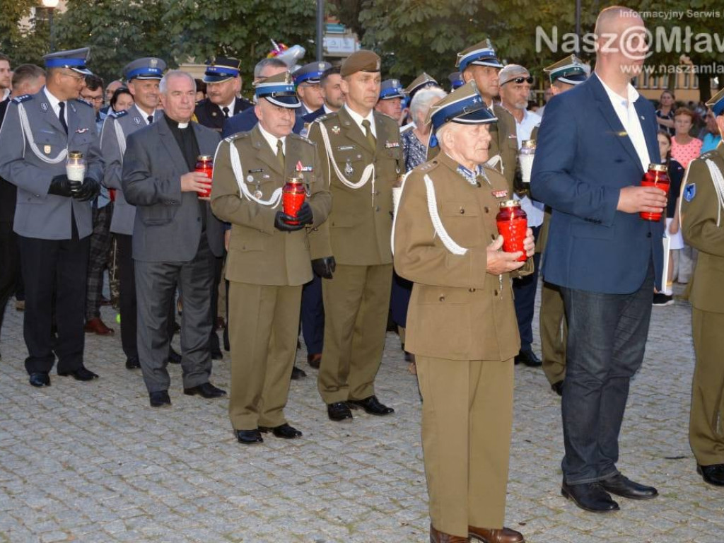 FOTORELACJA: Defilada podczas obchodów 80. rocznicy bitwy pod Mławą