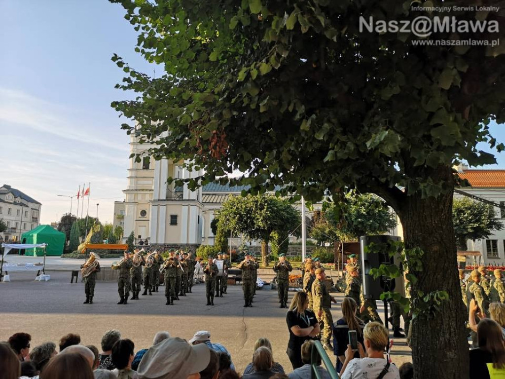 FOTORELACJA: Defilada podczas obchodów 80. rocznicy bitwy pod Mławą