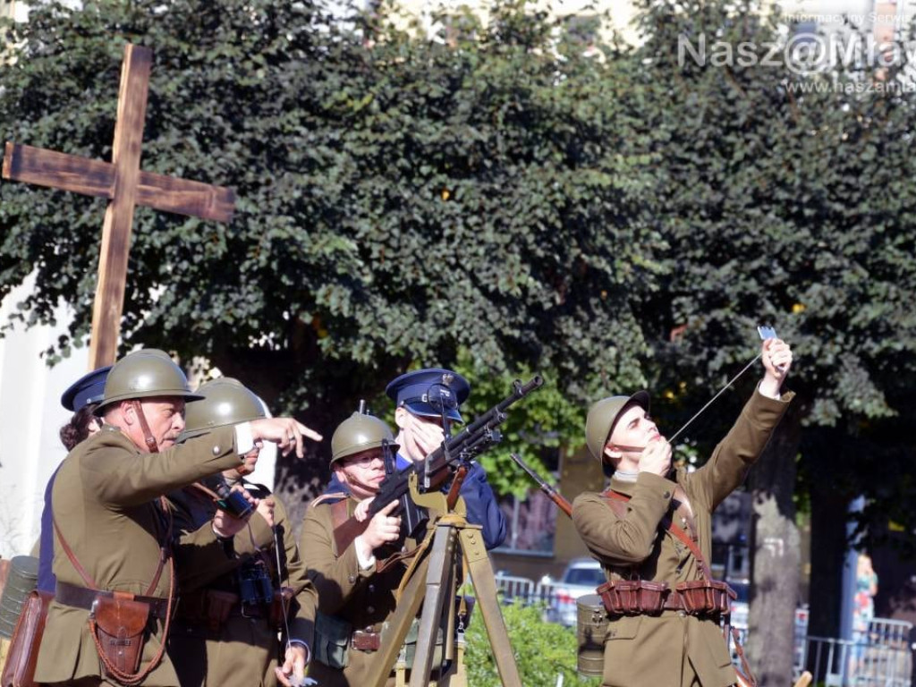 FOTORELACJA: Defilada podczas obchodów 80. rocznicy bitwy pod Mławą