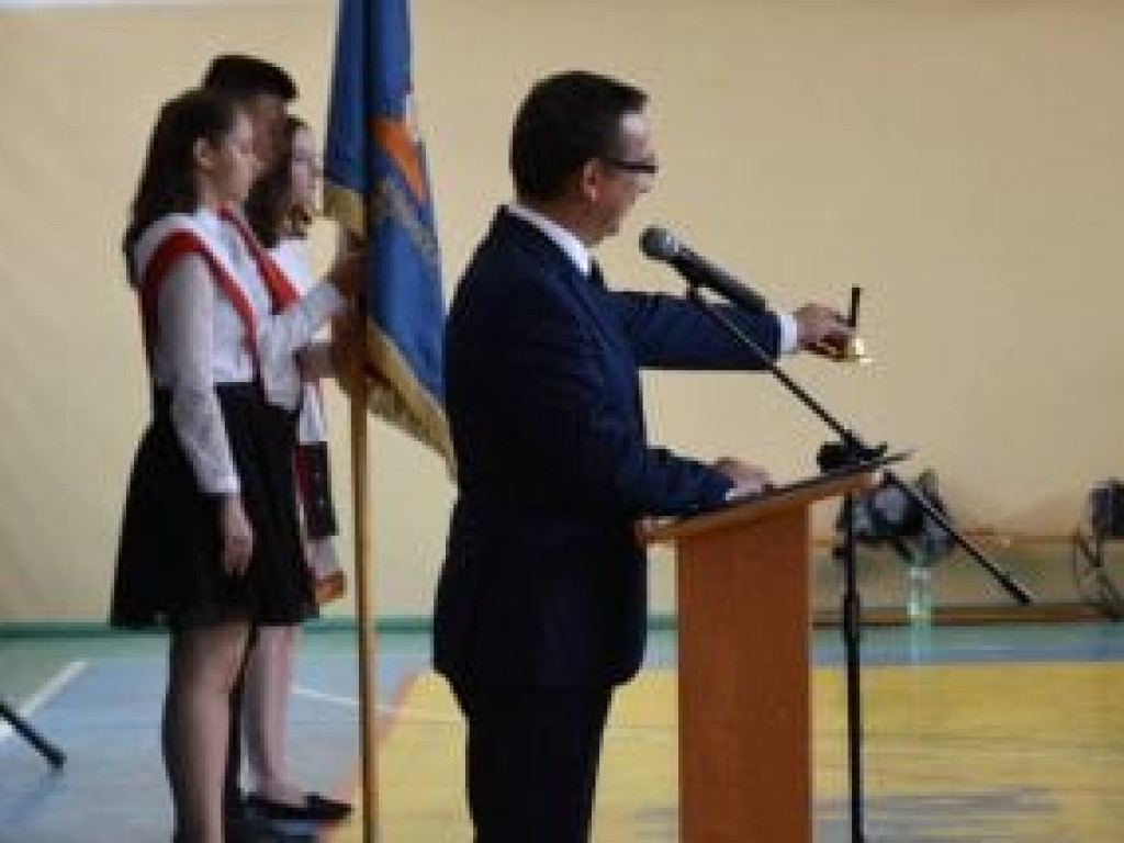 Zabrzmiał pierwszy dzwonek. Uczniowie powitali rok szkolny 2019/2020