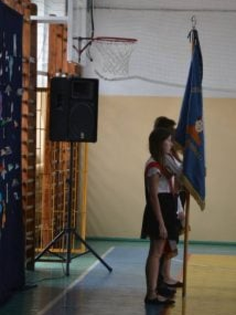 Zabrzmiał pierwszy dzwonek. Uczniowie powitali rok szkolny 2019/2020