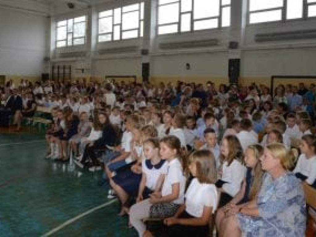 Zabrzmiał pierwszy dzwonek. Uczniowie powitali rok szkolny 2019/2020
