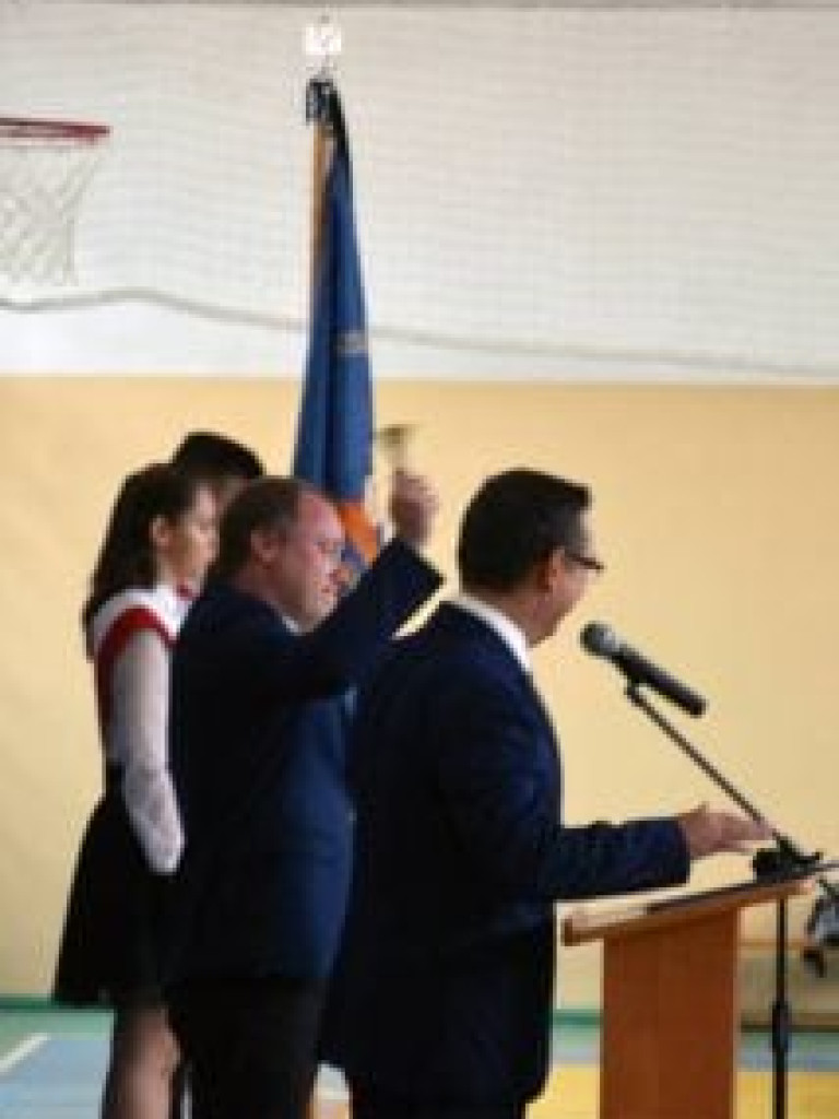 Zabrzmiał pierwszy dzwonek. Uczniowie powitali rok szkolny 2019/2020