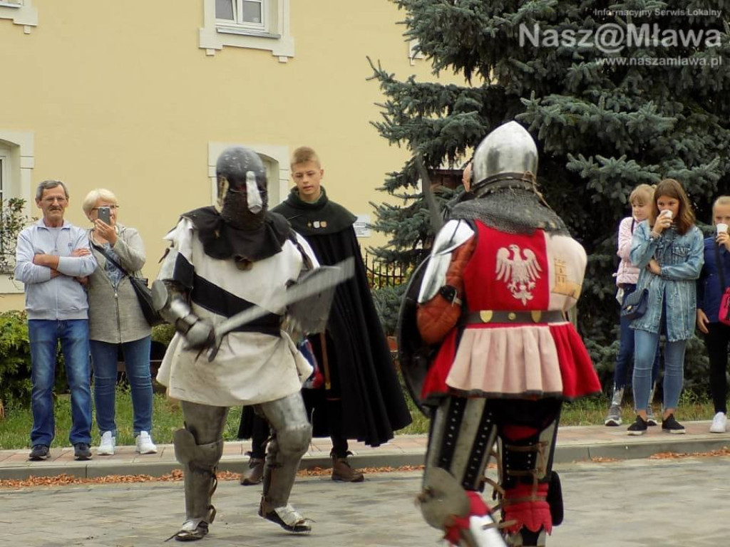 Zabawy dworskie i plebejskie, pojedynki - powrót do średniowiecza