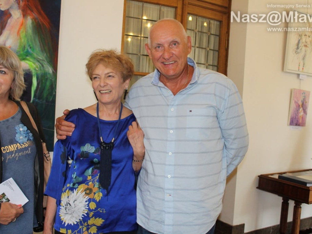 Wernisaż Joanny Rodowicz w Domu Polonii w Pułtusku