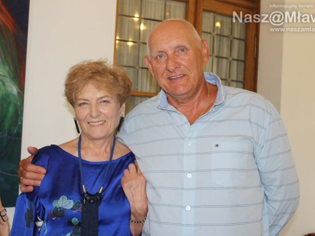 Wernisaż Joanny Rodowicz w Domu Polonii w Pułtusku