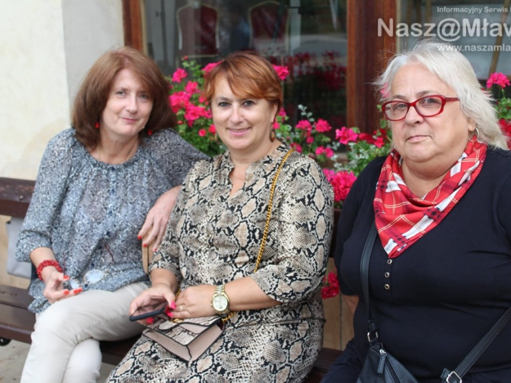 Wernisaż Joanny Rodowicz w Domu Polonii w Pułtusku