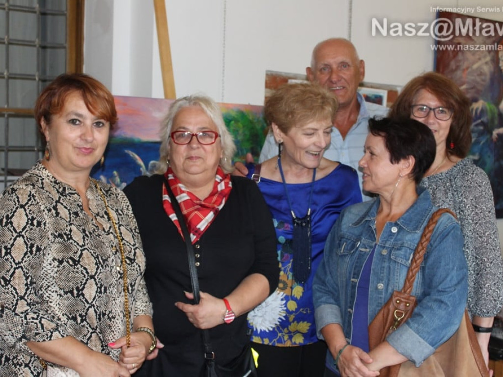 Wernisaż Joanny Rodowicz w Domu Polonii w Pułtusku