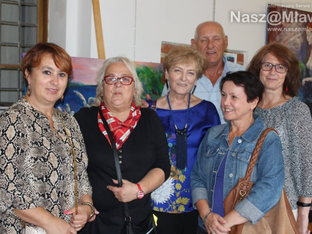 Wernisaż Joanny Rodowicz w Domu Polonii w Pułtusku