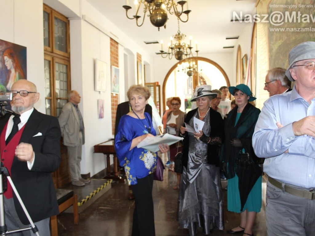 Wernisaż Joanny Rodowicz w Domu Polonii w Pułtusku