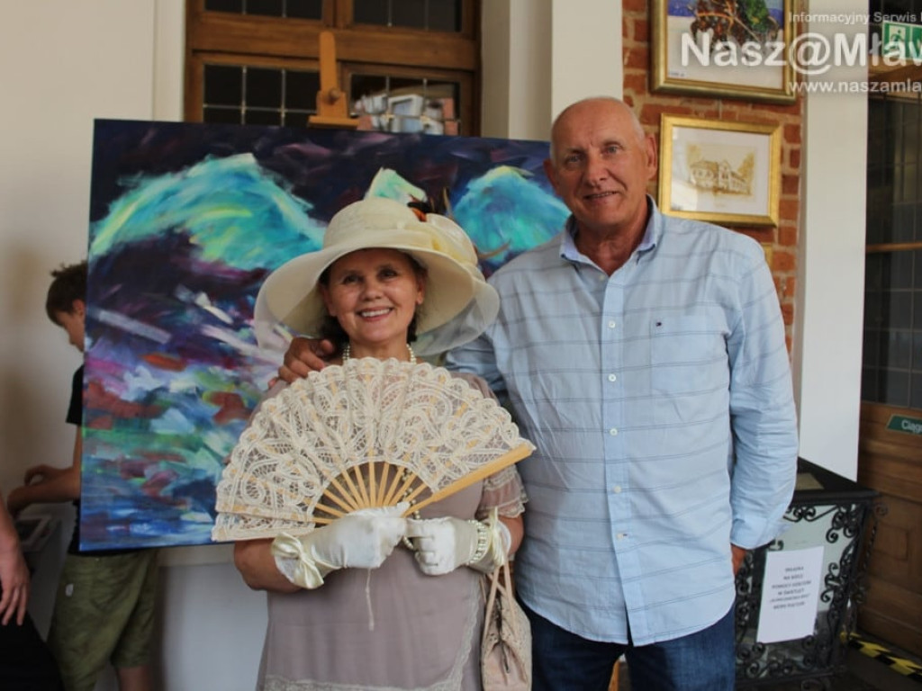 Wernisaż Joanny Rodowicz w Domu Polonii w Pułtusku