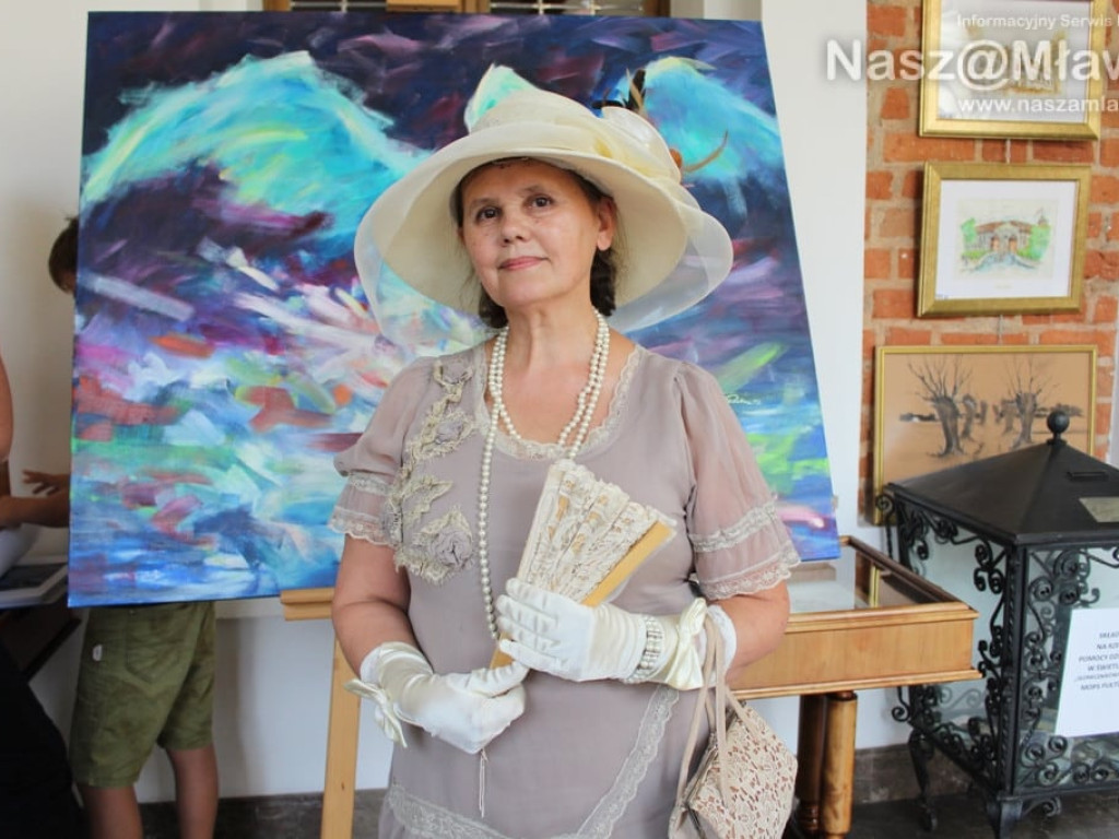 Wernisaż Joanny Rodowicz w Domu Polonii w Pułtusku