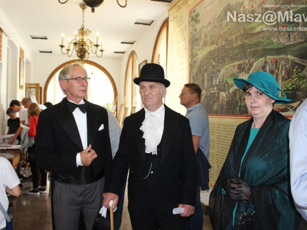 Wernisaż Joanny Rodowicz w Domu Polonii w Pułtusku