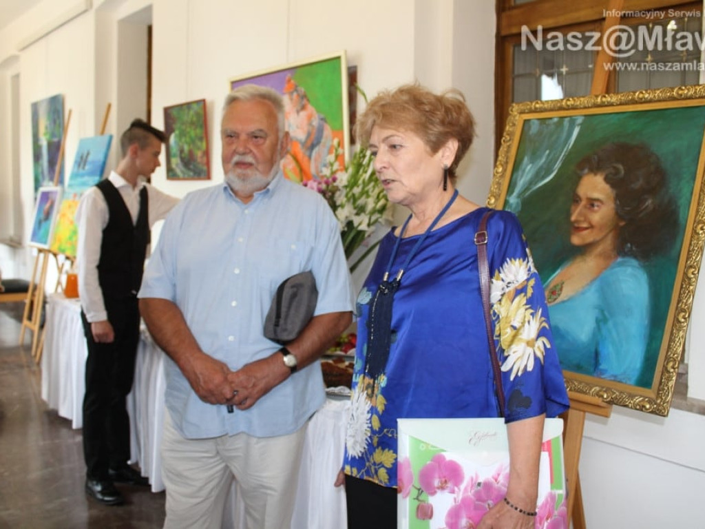 Wernisaż Joanny Rodowicz w Domu Polonii w Pułtusku