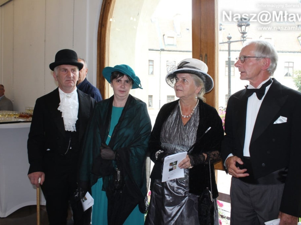 Wernisaż Joanny Rodowicz w Domu Polonii w Pułtusku