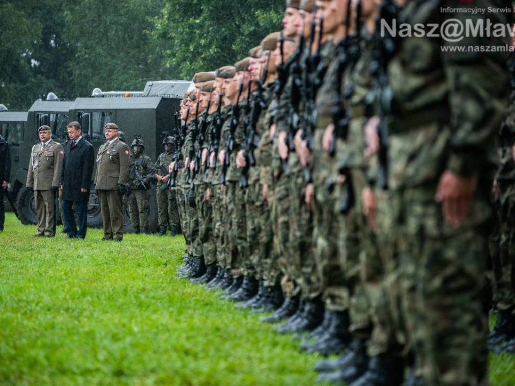 Mławianie zaprzysiężeni w obecności szefa MON