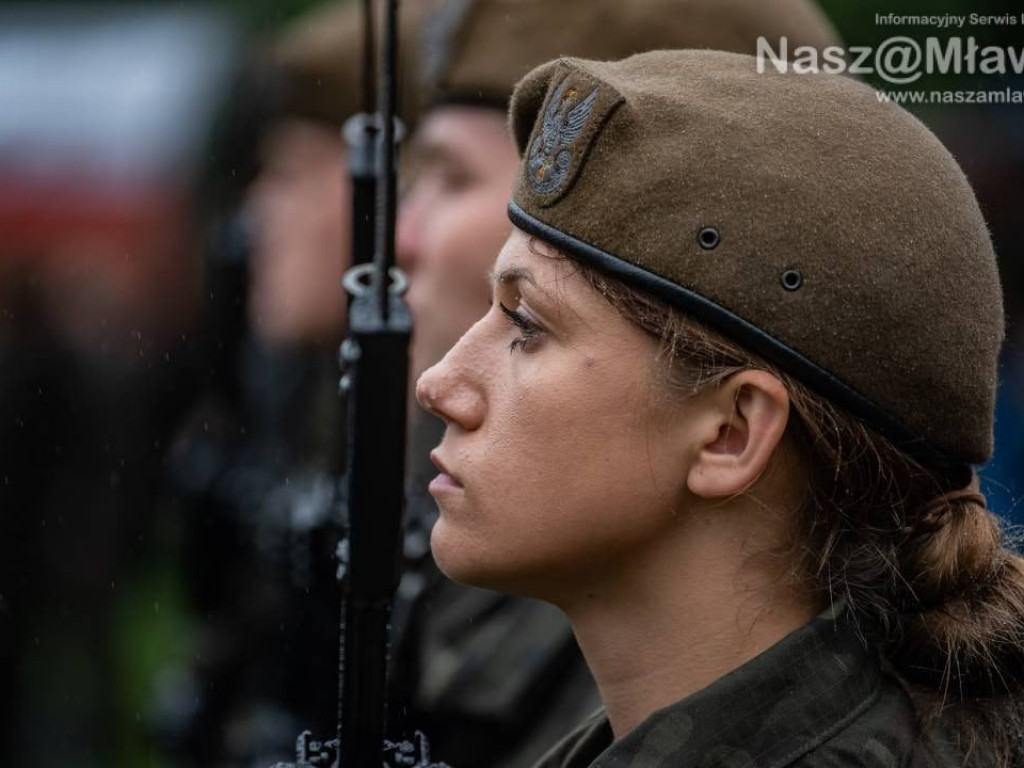 Mławianie zaprzysiężeni w obecności szefa MON