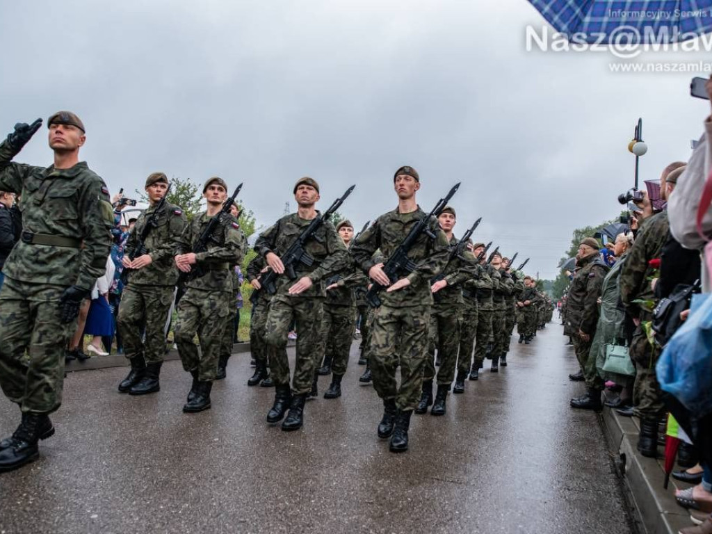 Mławianie zaprzysiężeni w obecności szefa MON