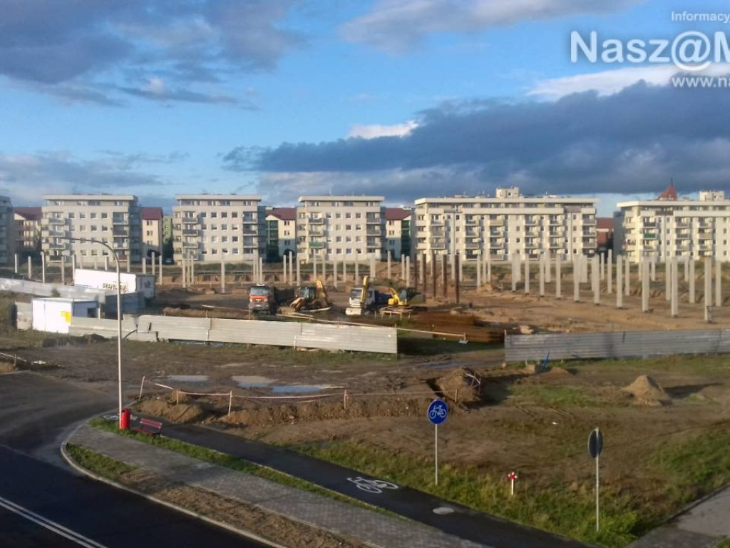 Budowa Galerii Handlowej przy Al. Św. Wojciecha postępuje - FOTORELACJA