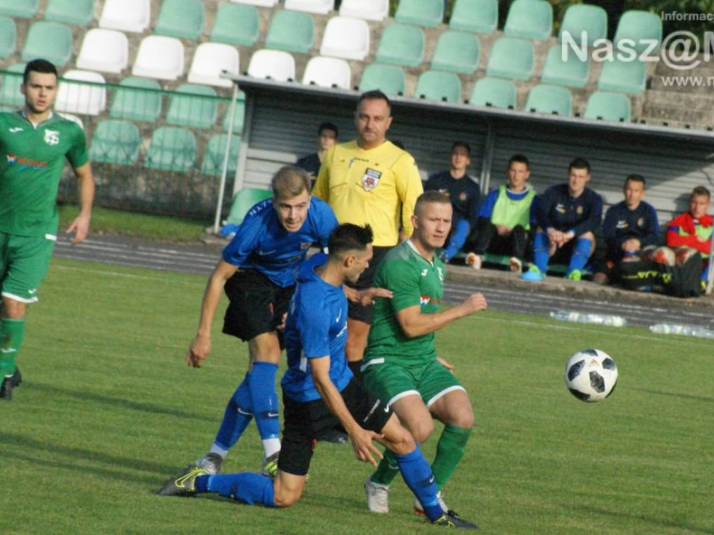 Sukces w meczu na szczycie. Po kartce padły gole