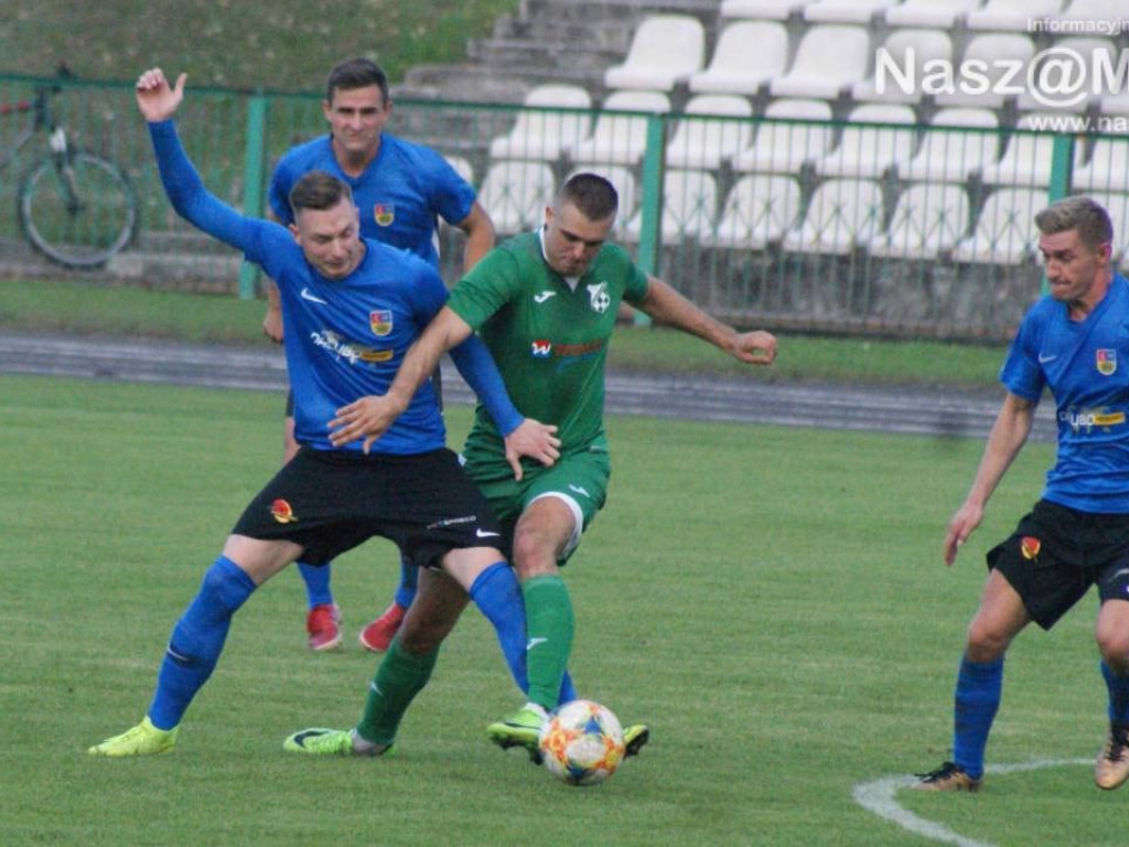 Sukces w meczu na szczycie. Po kartce padły gole