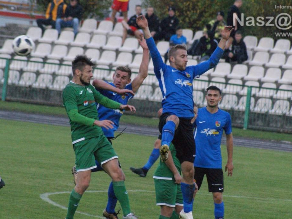 Sukces w meczu na szczycie. Po kartce padły gole