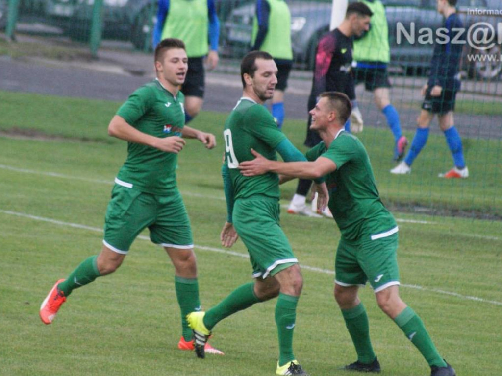 Sukces w meczu na szczycie. Po kartce padły gole