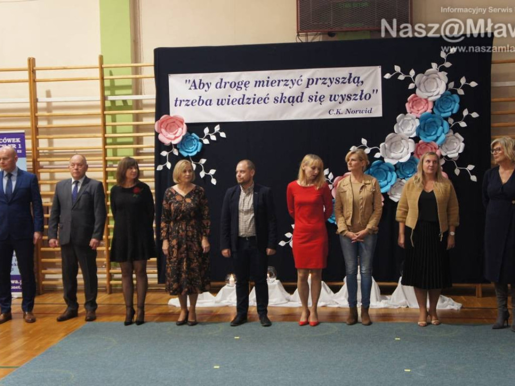 Nauczyciele nagrodzeni przez burmistrza. Relacja (ZDJĘCIA I FILMY)