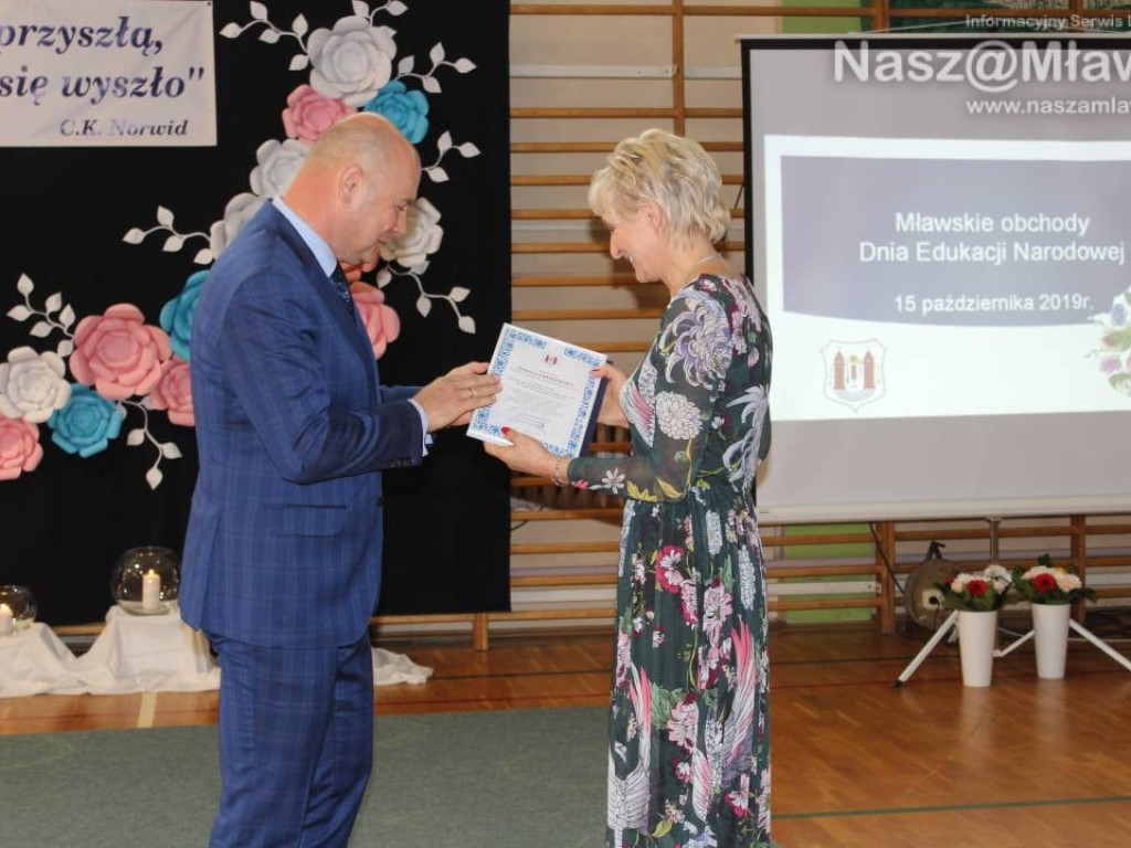 Nauczyciele nagrodzeni przez burmistrza. Relacja (ZDJĘCIA I FILMY)