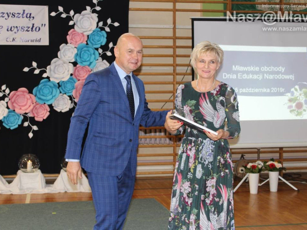 Nauczyciele nagrodzeni przez burmistrza. Relacja (ZDJĘCIA I FILMY)