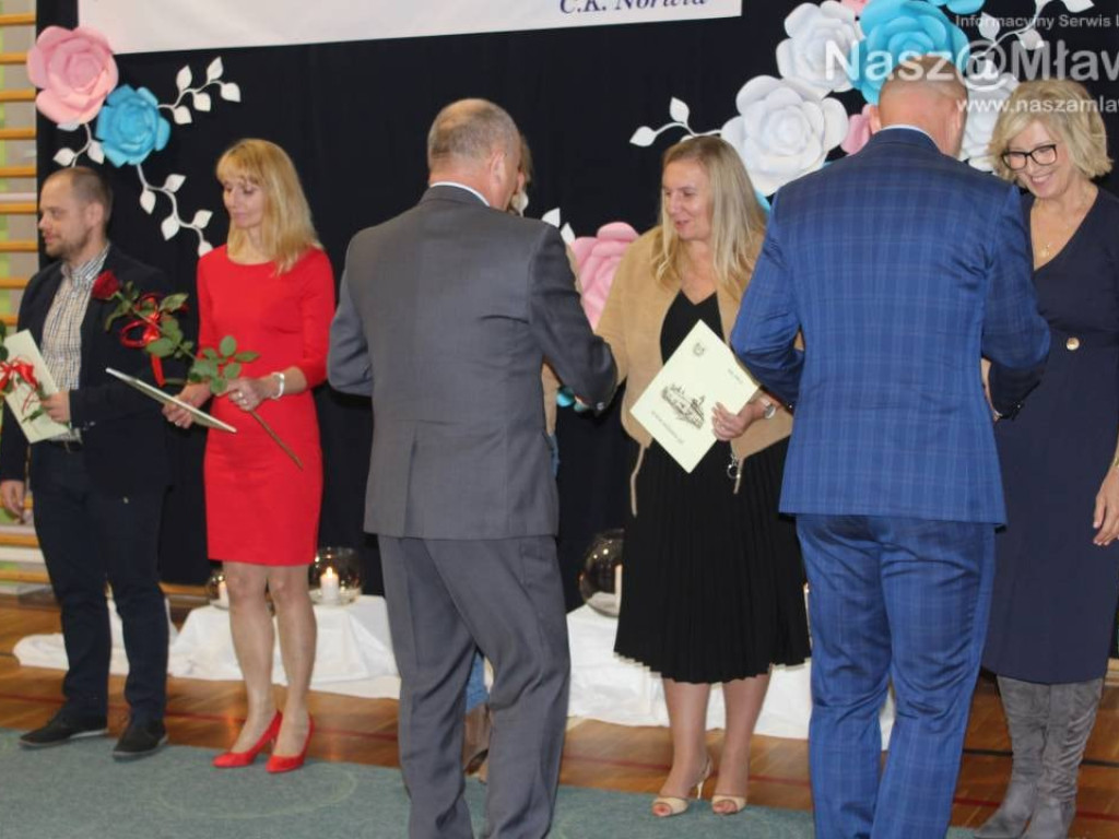 Nauczyciele nagrodzeni przez burmistrza. Relacja (ZDJĘCIA I FILMY)