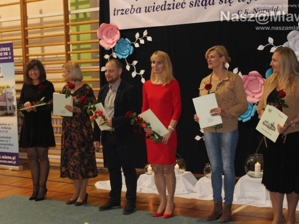 Nauczyciele nagrodzeni przez burmistrza. Relacja (ZDJĘCIA I FILMY)