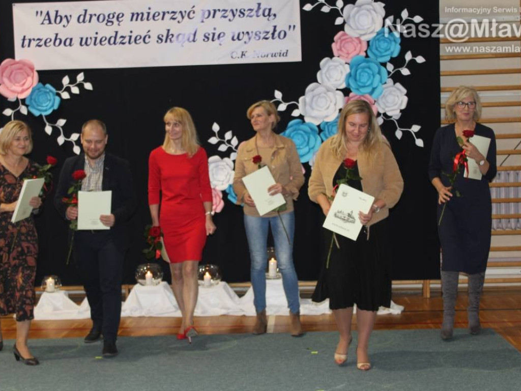 Nauczyciele nagrodzeni przez burmistrza. Relacja (ZDJĘCIA I FILMY)