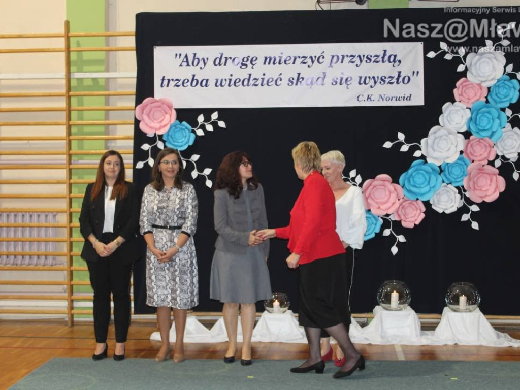 Nauczyciele nagrodzeni przez burmistrza. Relacja (ZDJĘCIA I FILMY)