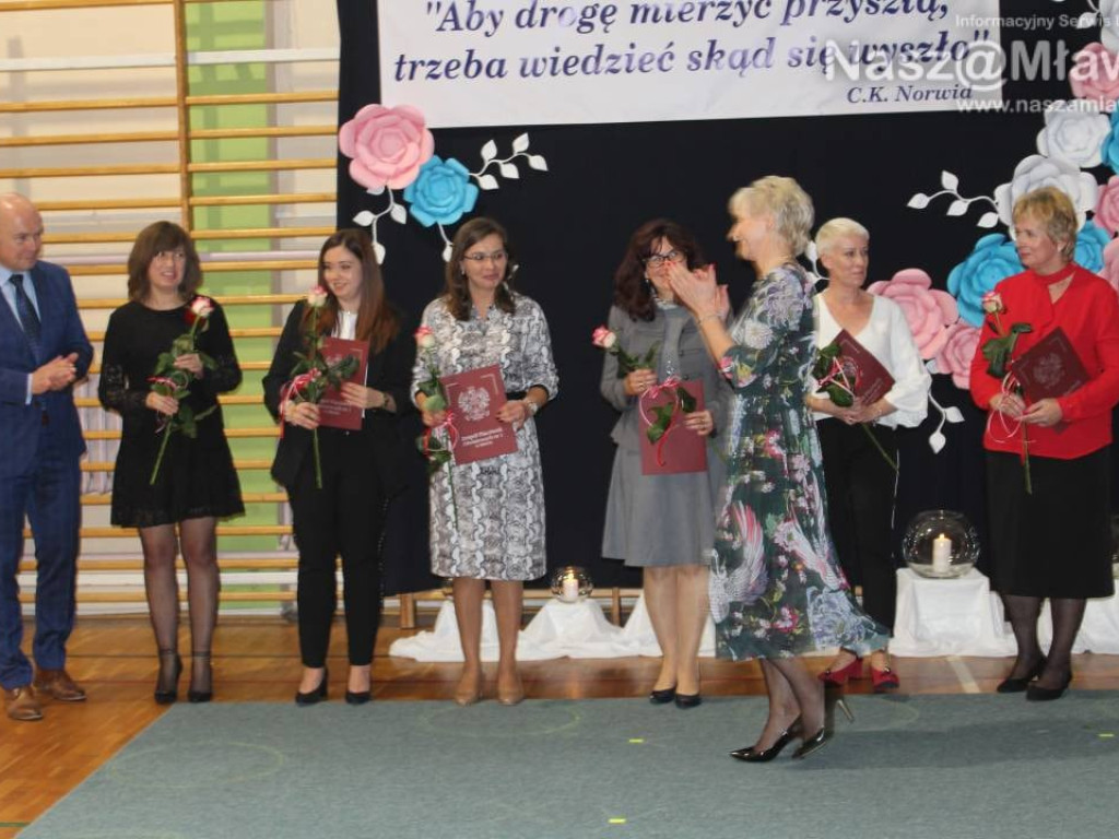 Nauczyciele nagrodzeni przez burmistrza. Relacja (ZDJĘCIA I FILMY)