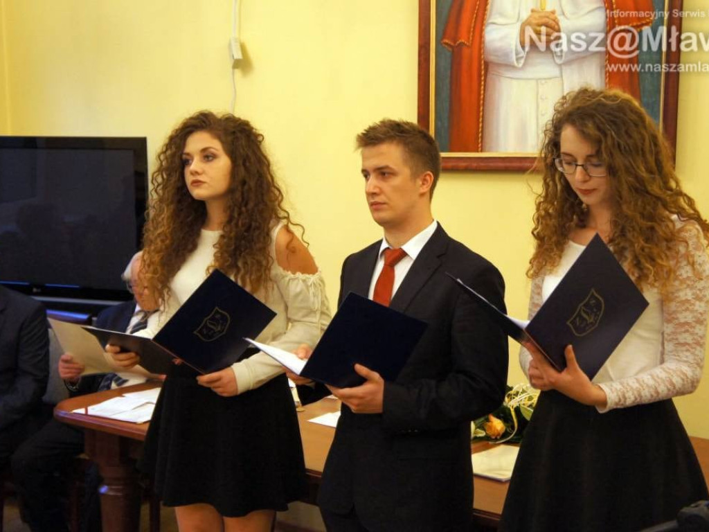 W Mławie wręczono stypendia uzdolnionej młodzieży