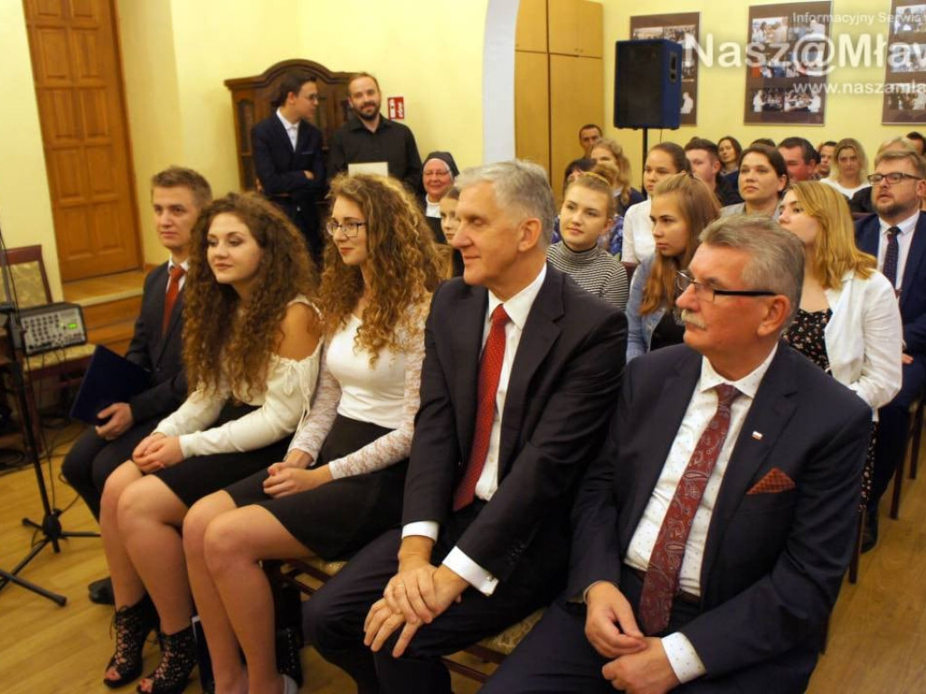 W Mławie wręczono stypendia uzdolnionej młodzieży