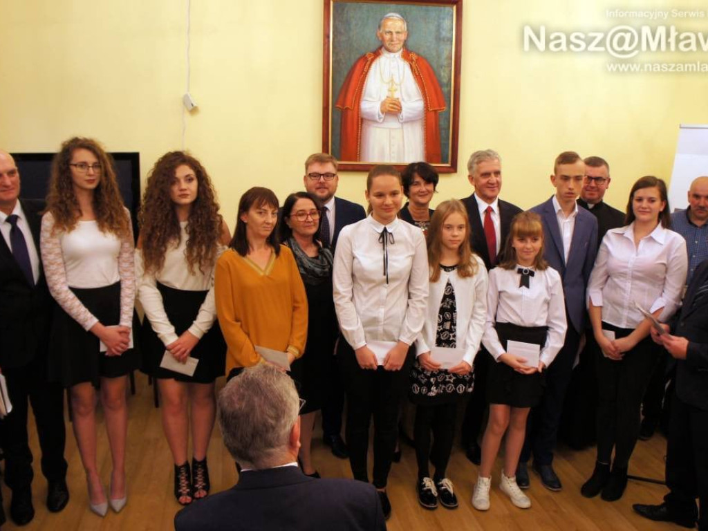 W Mławie wręczono stypendia uzdolnionej młodzieży