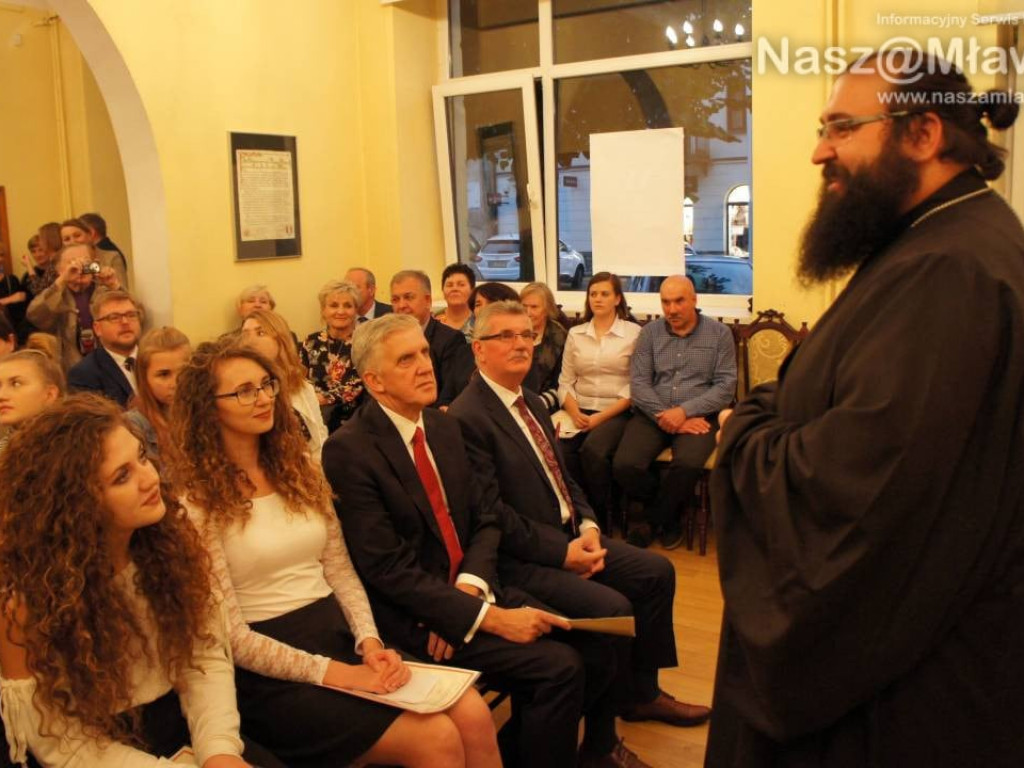 W Mławie wręczono stypendia uzdolnionej młodzieży