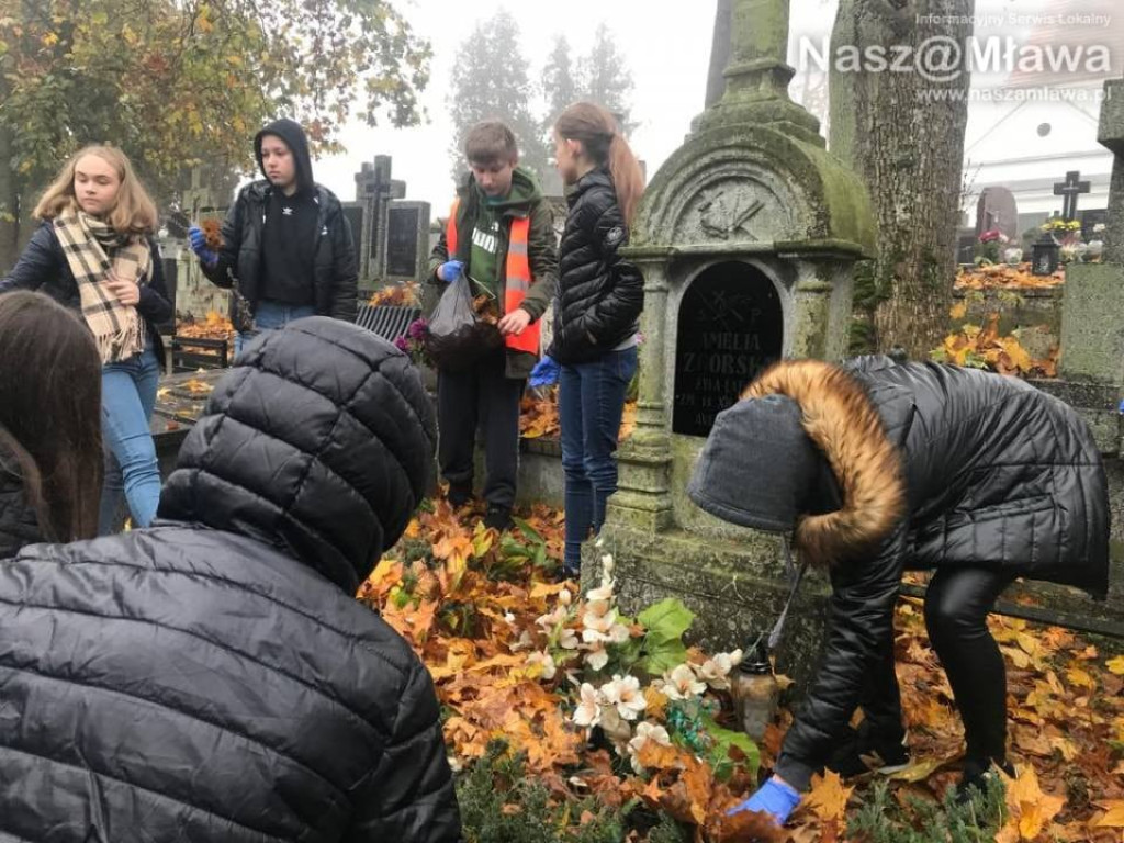 Pamiętali o mogiłach na mławskim cmentarzu