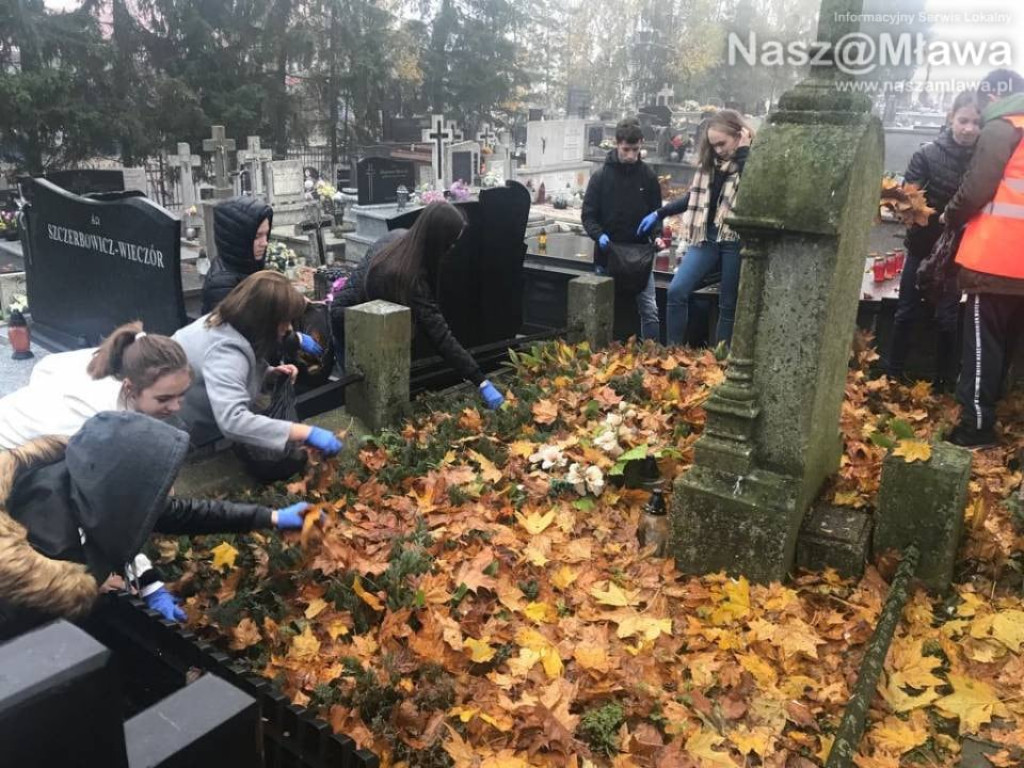 Pamiętali o mogiłach na mławskim cmentarzu