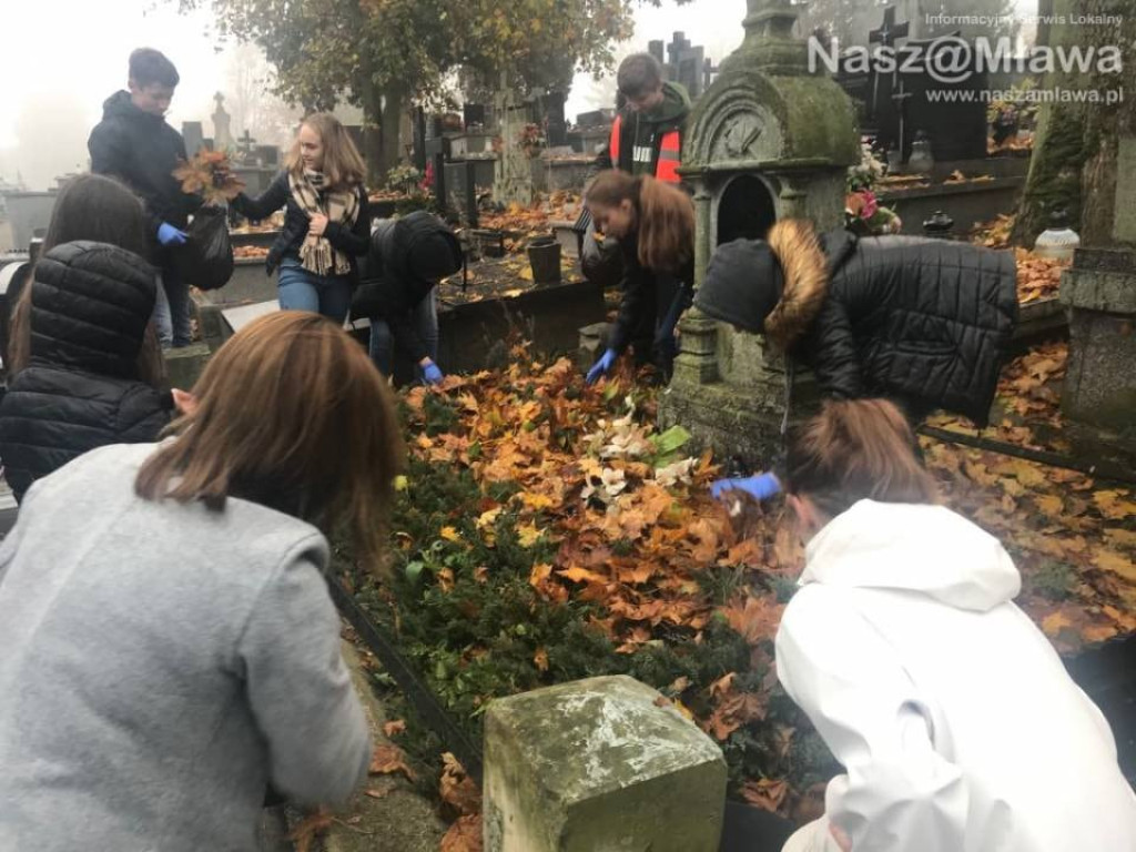 Pamiętali o mogiłach na mławskim cmentarzu