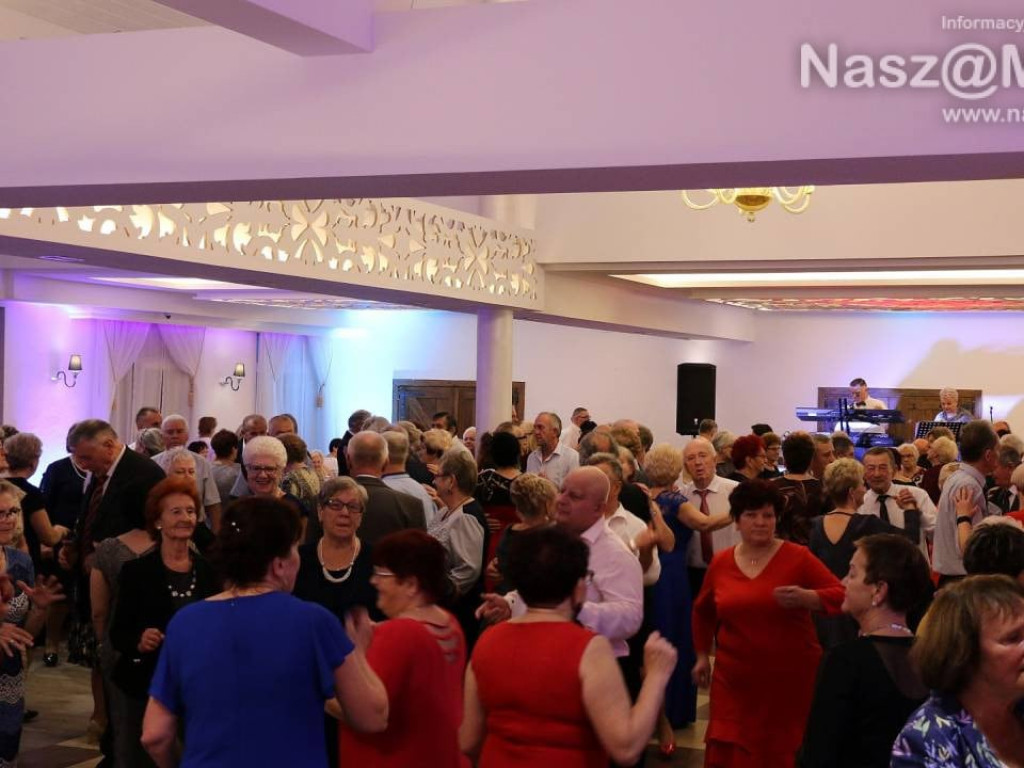 Ach, co to był za bal. Do tańca ruszyło 70 par
