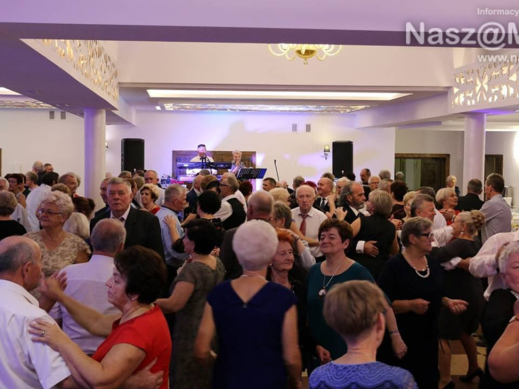 Ach, co to był za bal. Do tańca ruszyło 70 par