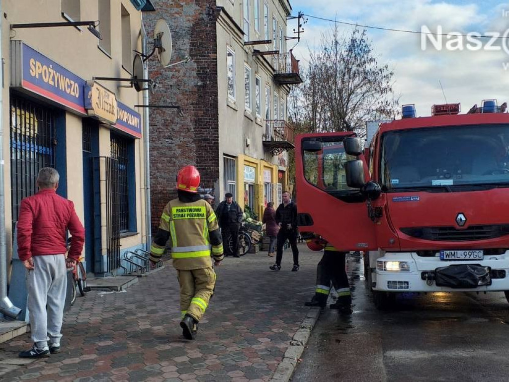 Pożar na pierwszym piętrze kamienicy [AKTUALIZACJA]. Zobacz zdjęcia!